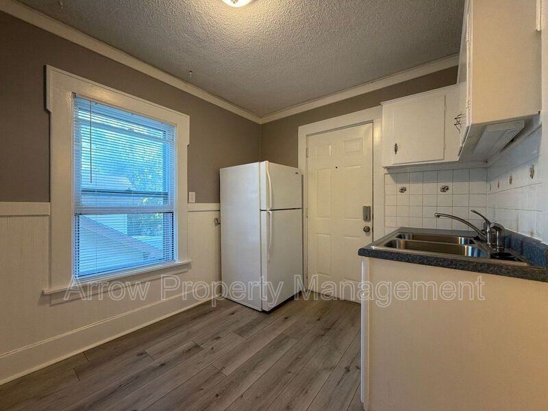 1530 N 32nd St - Photo 2 of 12