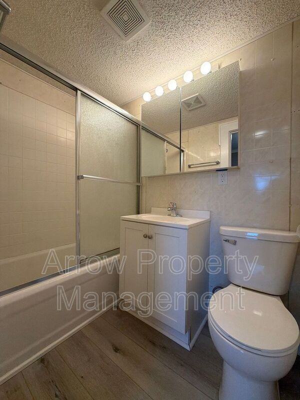 1530 N 32nd St - Photo 3 of 12