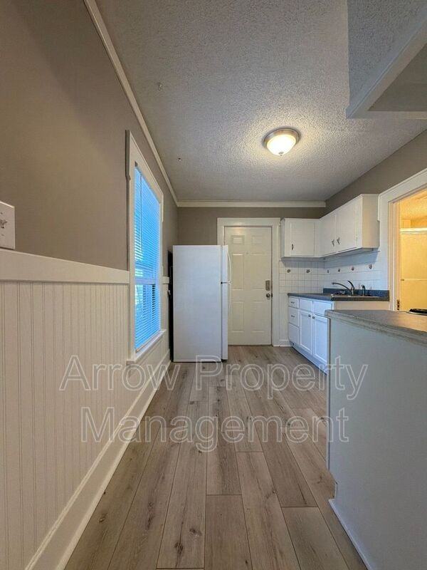1530 N 32nd St - Photo 4 of 12