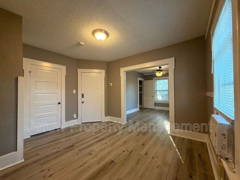 1530 N 32nd St - Photo 5 of 12