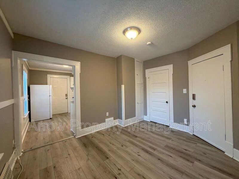 1530 N 32nd St - Photo 6 of 12
