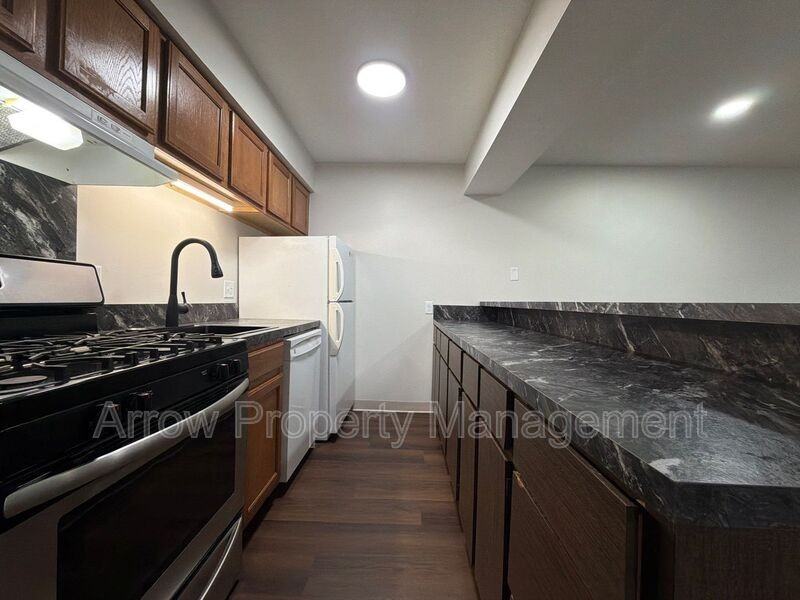 649 S 18th St - Photo 3 of 14