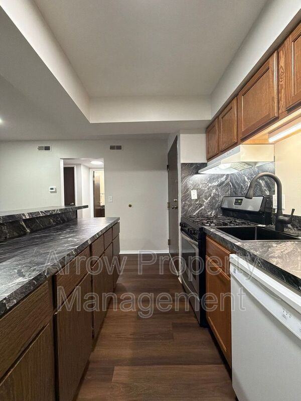 649 S 18th St - Photo 4 of 14