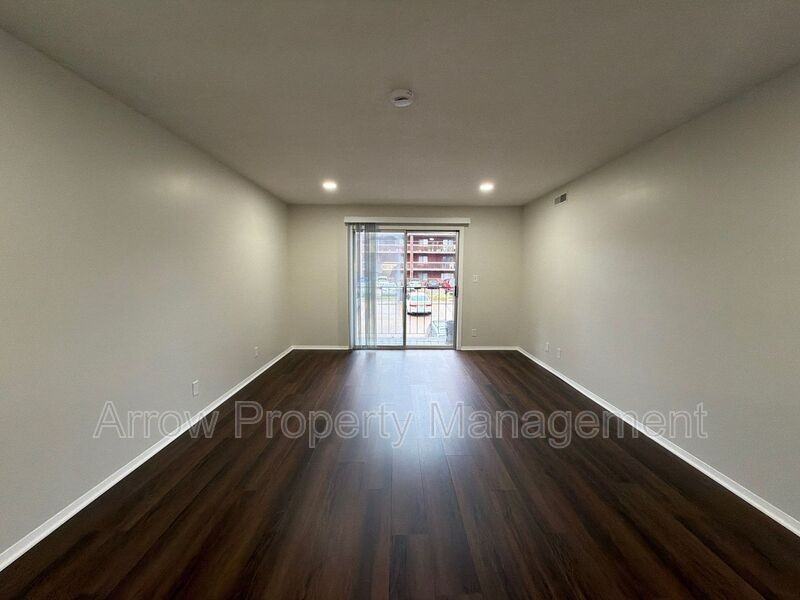 649 S 18th St - Photo 6 of 14