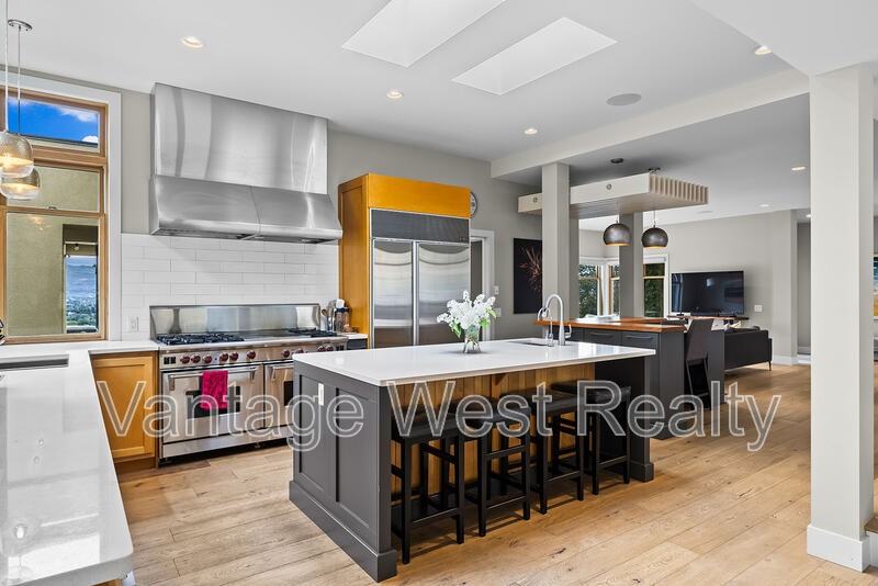837 Mount Royal Dr - Photo 3 of 34
