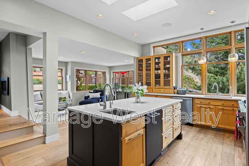 837 Mount Royal Dr - Photo 4 of 34