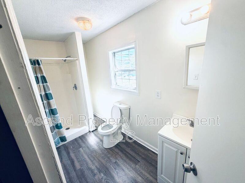 319 N Highland Park Ave - Photo 3 of 10