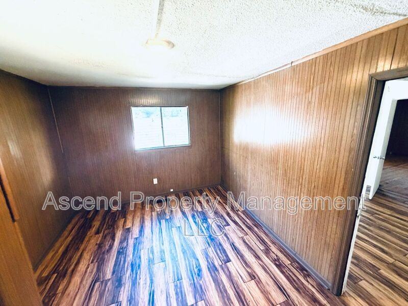 319 N Highland Park Ave - Photo 5 of 10