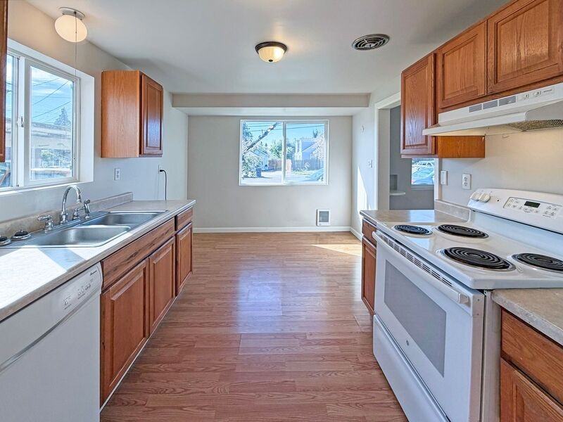 775 28th St #16MAIN - Photo 7 of 17