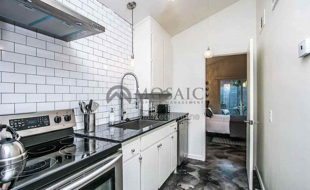 2309 S College Ave #8 - Photo 6 of 12