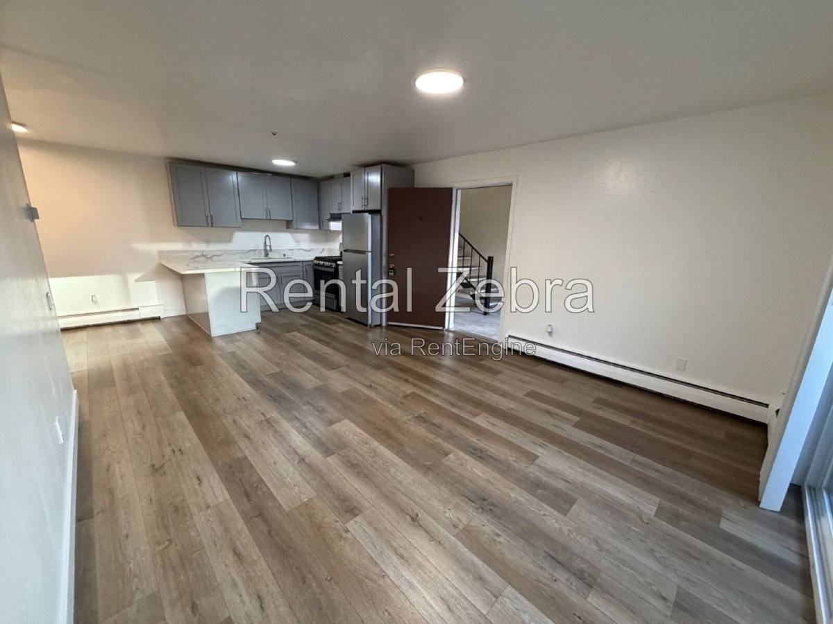 1440 SW Blvd #10 - Photo 2 of 12
