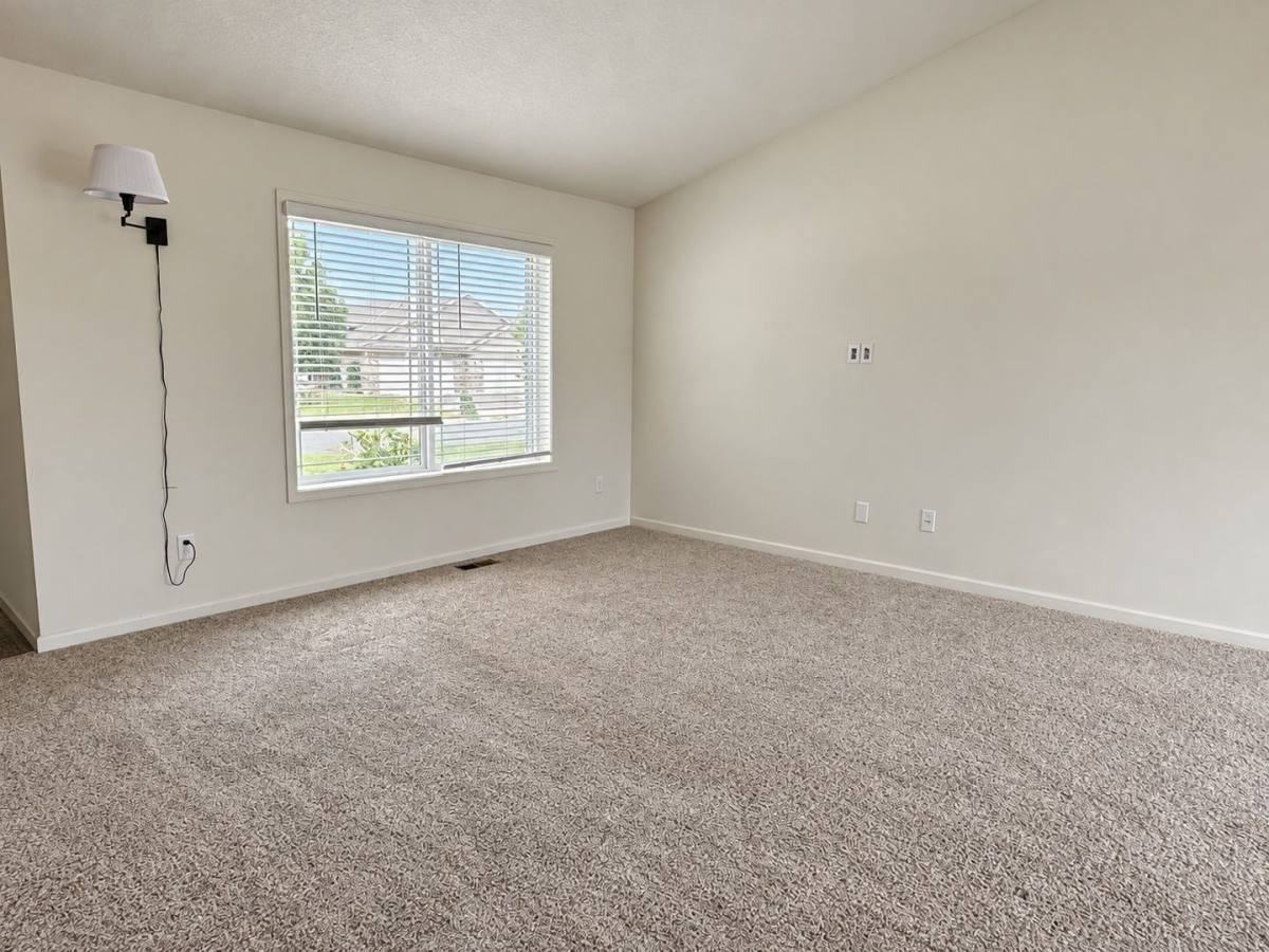 947 Breckenridge Ln - Photo 3 of 20