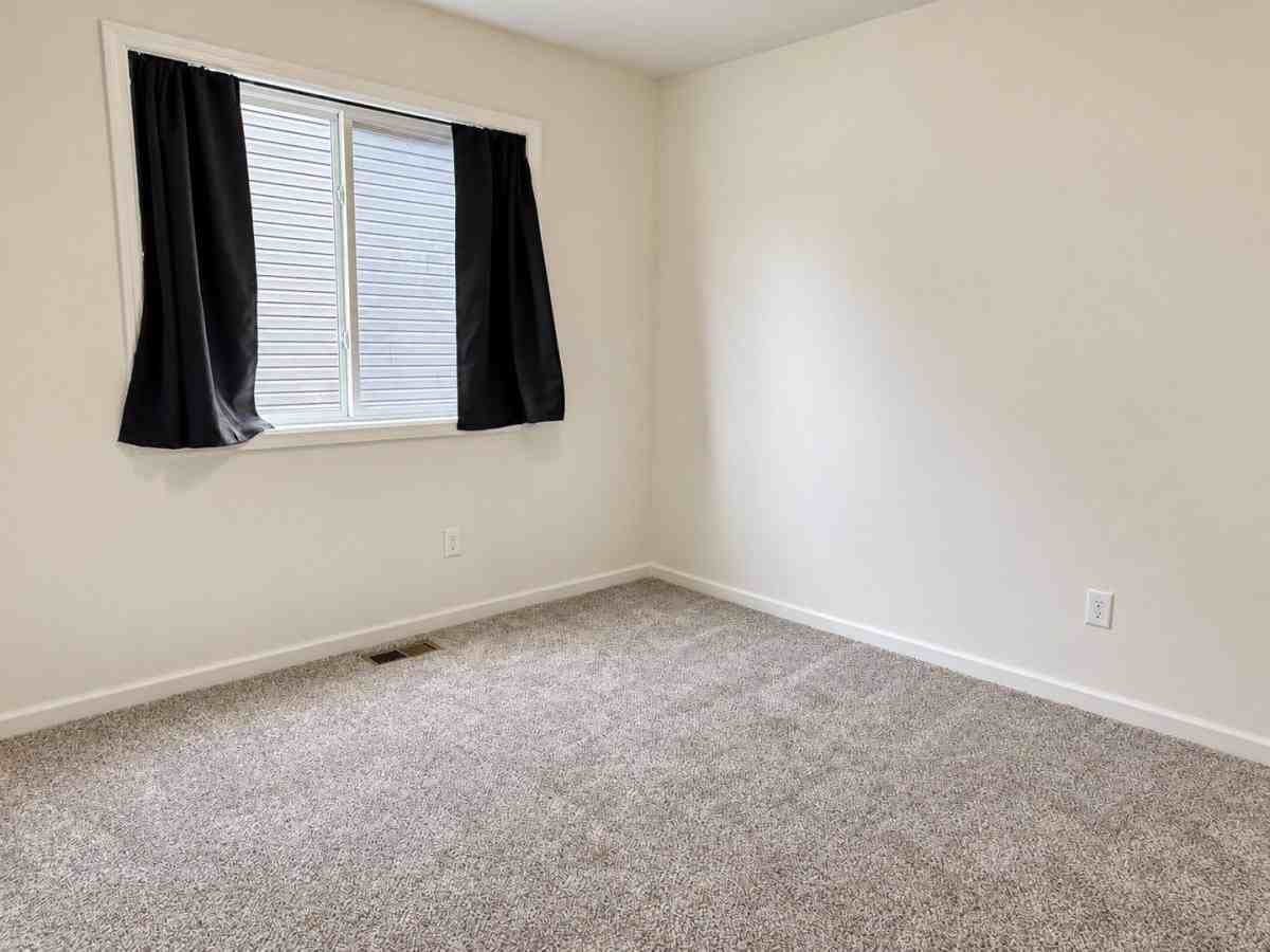 947 Breckenridge Ln - Photo 5 of 20