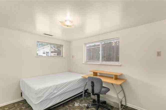 5065 8th Ave Ne #7 - Photo 2 of 5