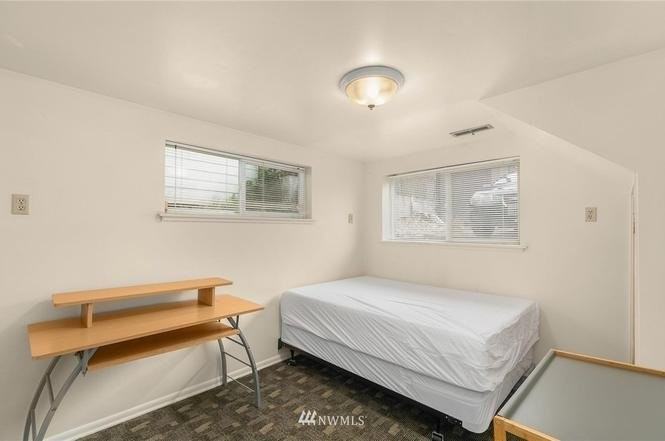 5065 8th Ave Ne #3 - Photo 2 of 5