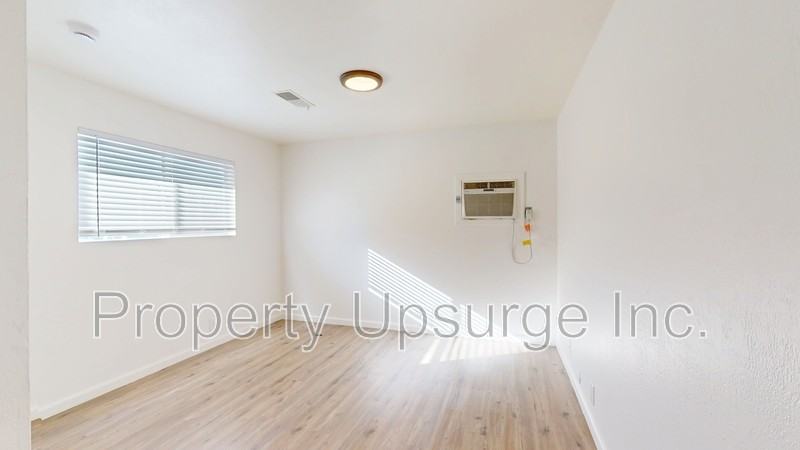 2092 Fogg Ave - Photo 3 of 7