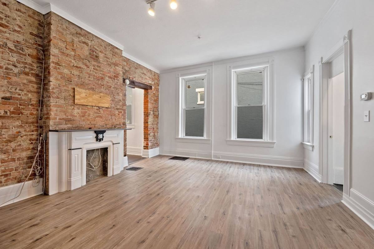 116 Lyon St - Photo 2 of 15