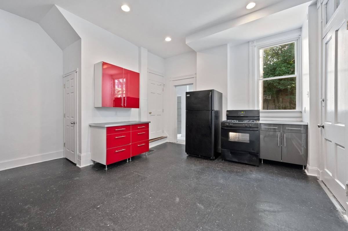 116 Lyon St - Photo 4 of 15