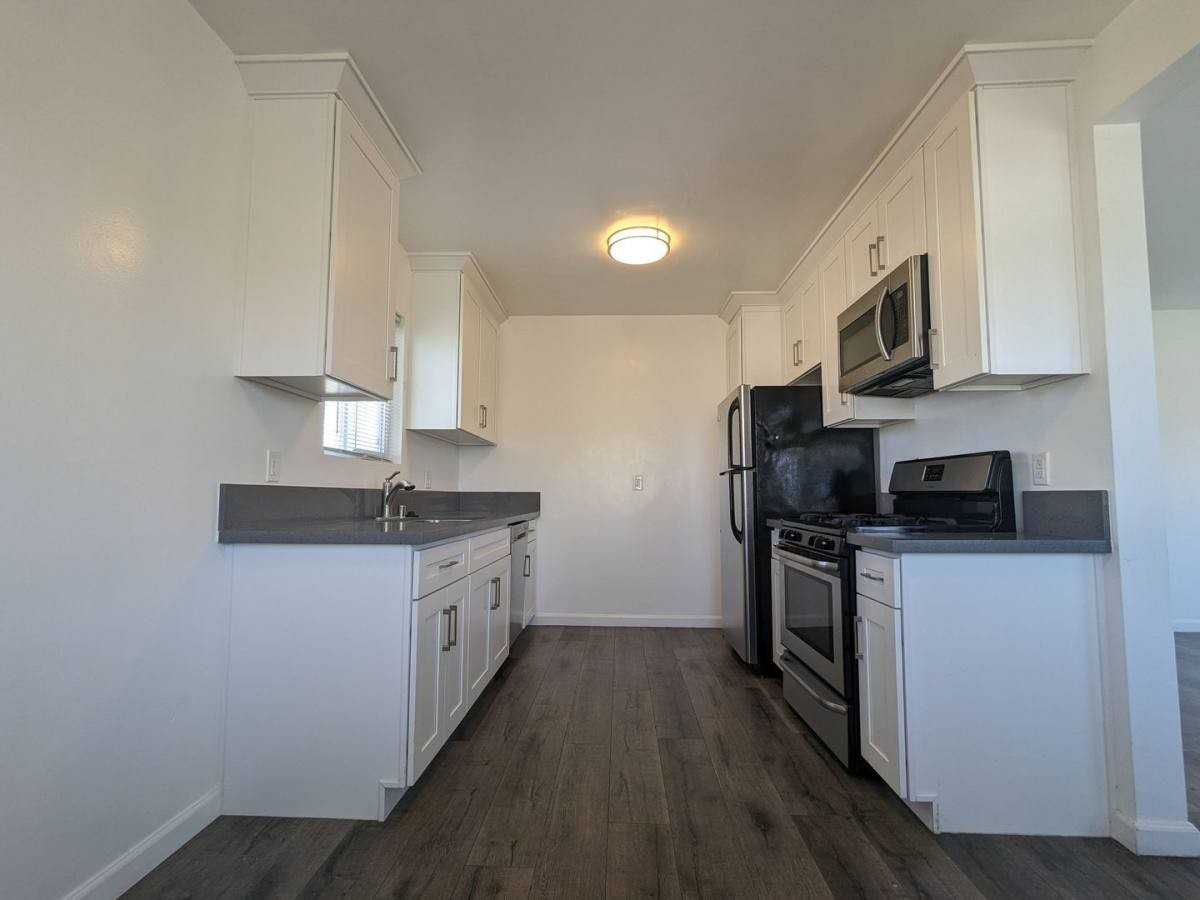 2036 1/2 Chariton St #2 - Photo 2 of 16