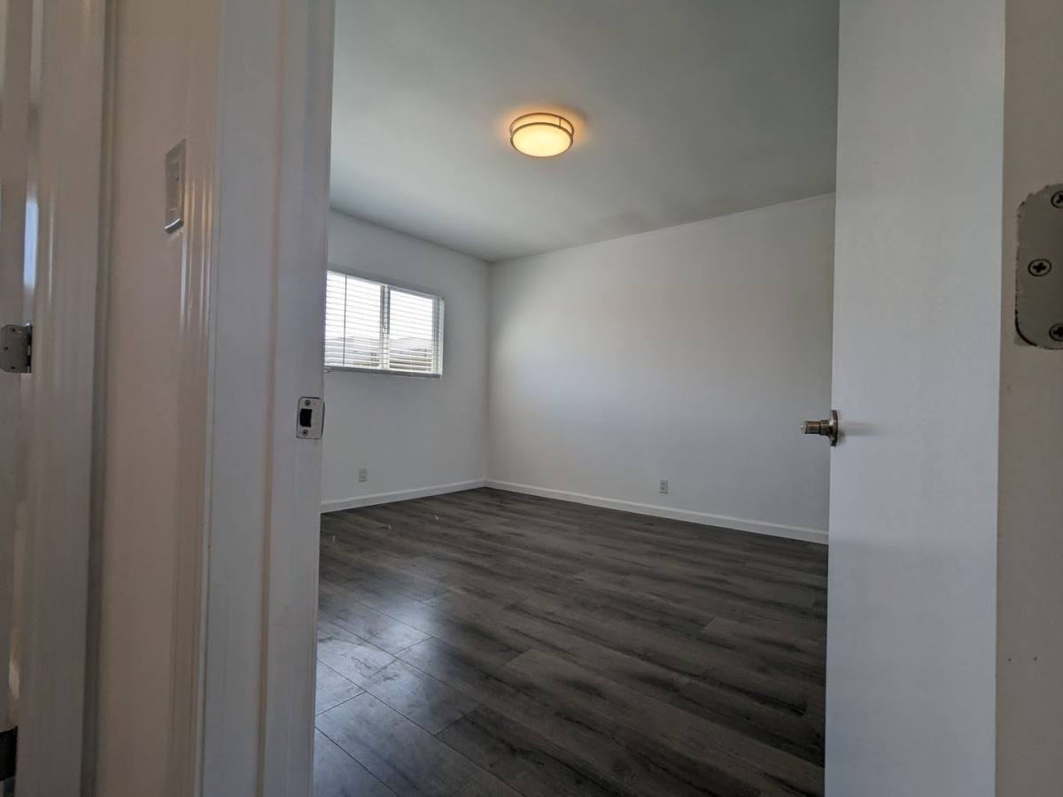 2036 1/2 Chariton St #2 - Photo 7 of 16