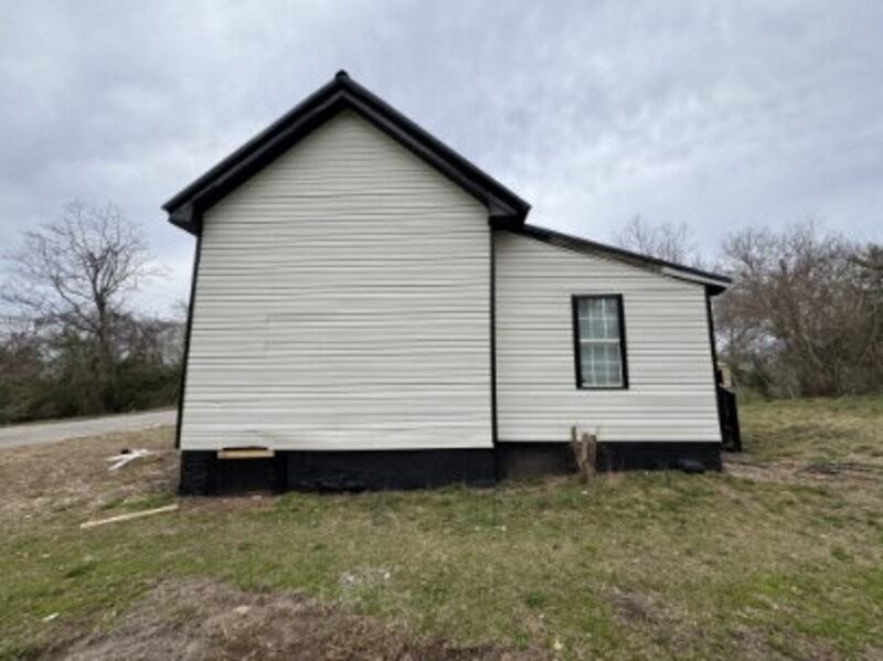 110 Beeman St - Photo 2 of 10