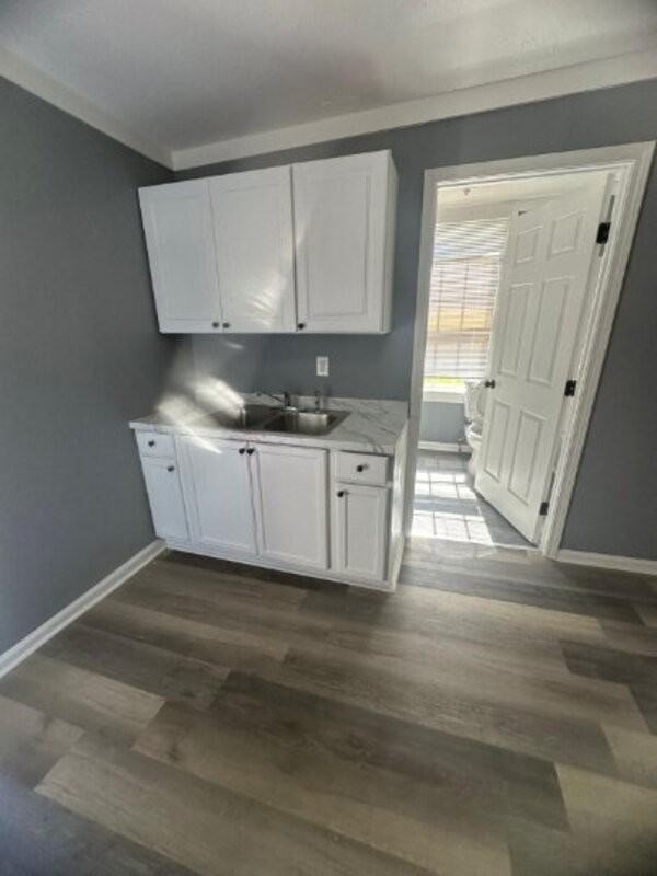 110 Beeman St - Photo 4 of 10