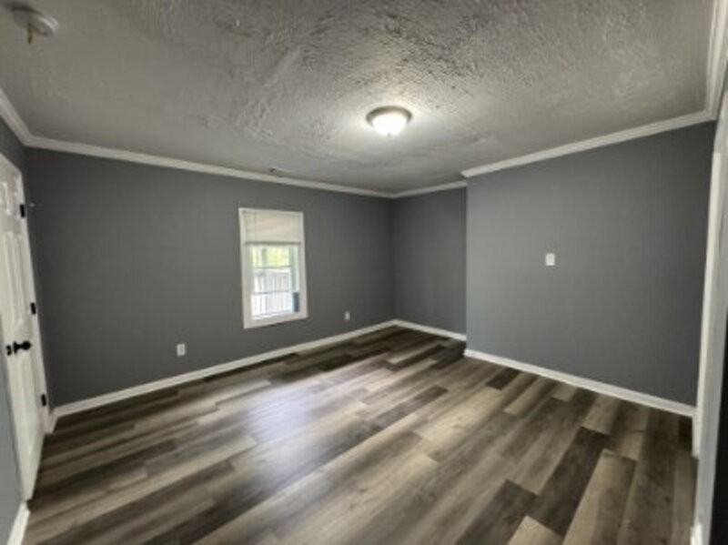 110 Beeman St - Photo 6 of 10