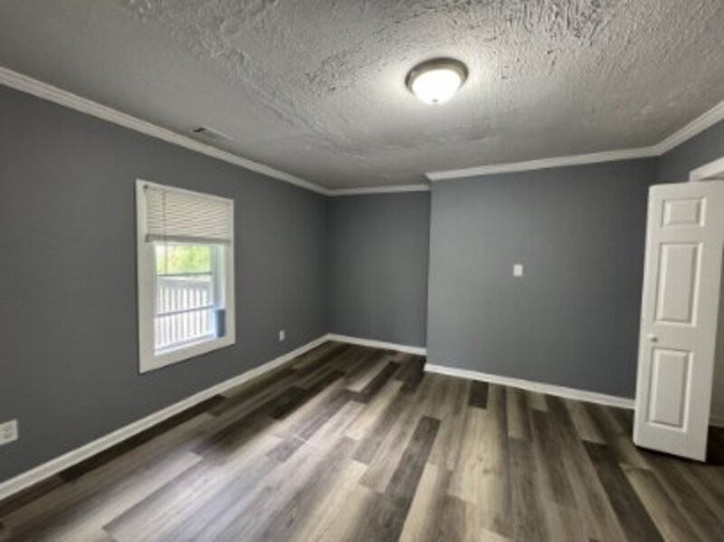 110 Beeman St - Photo 7 of 10