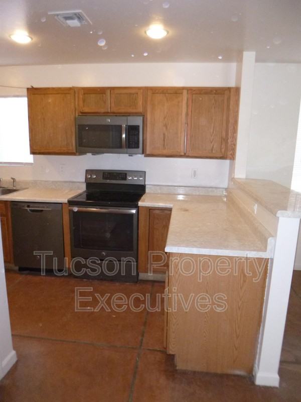 1428 E 25th St - Photo 2 of 19