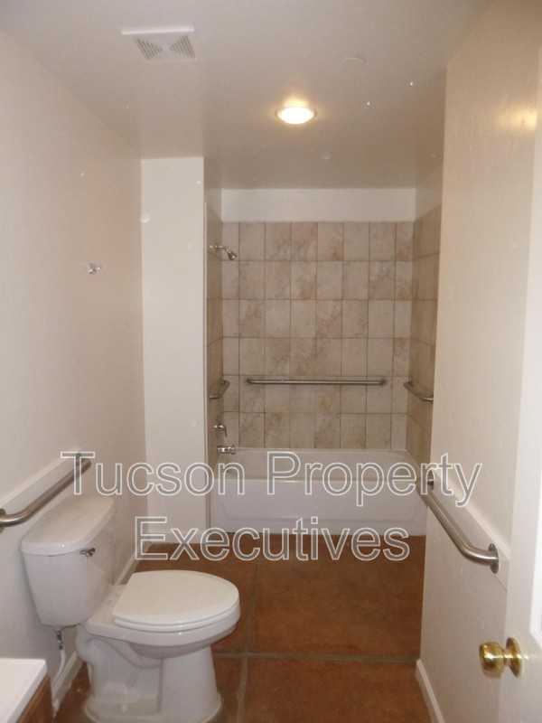 1428 E 25th St - Photo 5 of 19