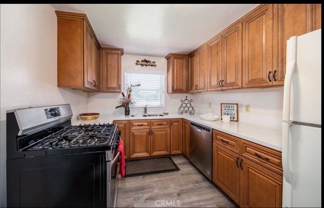 680 Bennett Pl - Photo 2 of 7
