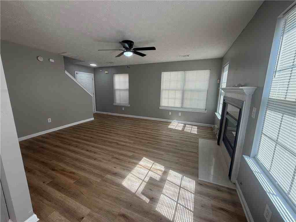 310 Lakeside Cir - Photo 2 of 24