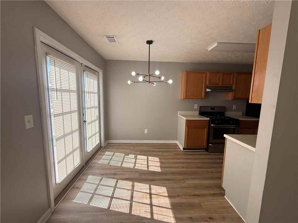 310 Lakeside Cir - Photo 5 of 24