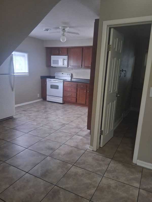 708 W Park Ave - Photo 5 of 10