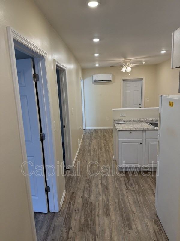 1047 1/2 11th Ave N - Photo 3 of 16