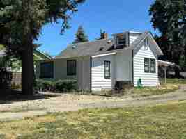 featured image of 1425 Beverly Dr