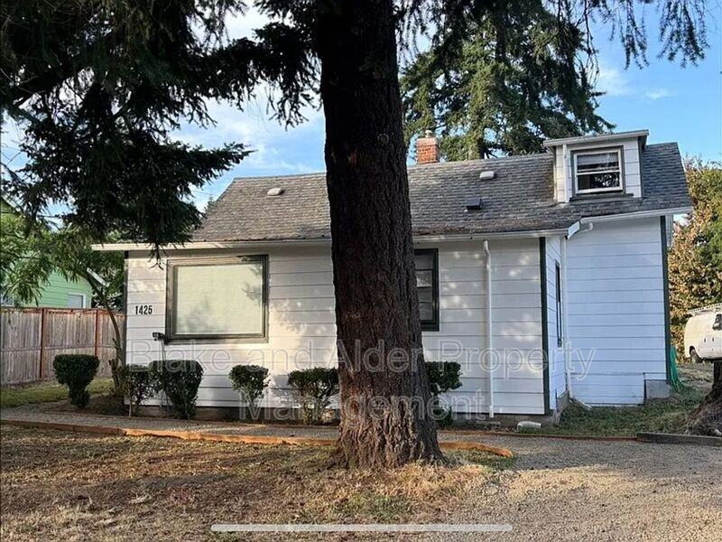 1425 Beverly Dr - Photo 3 of 16