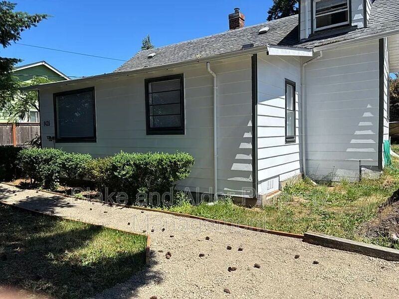 1425 Beverly Dr - Photo 4 of 16