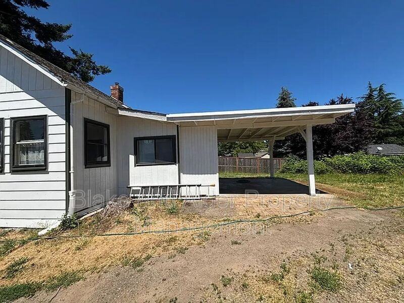 1425 Beverly Dr - Photo 5 of 16