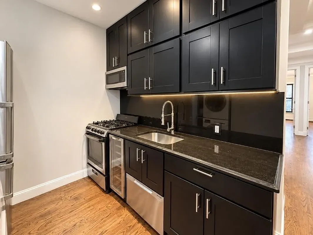 2071 Adam Clayton Powell Junior Boulevard #R3 - Photo 7 of 10