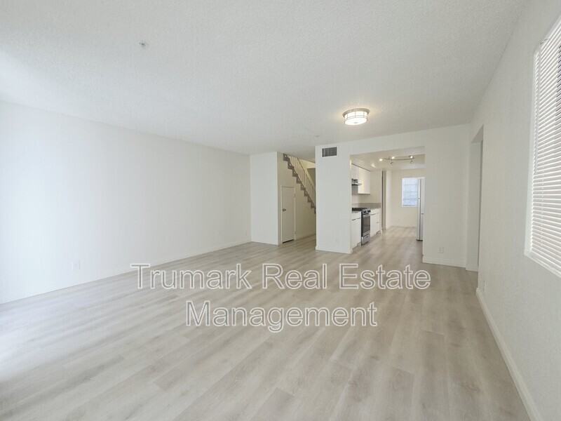 2923 Montrose Ave #105 - Photo 4 of 16