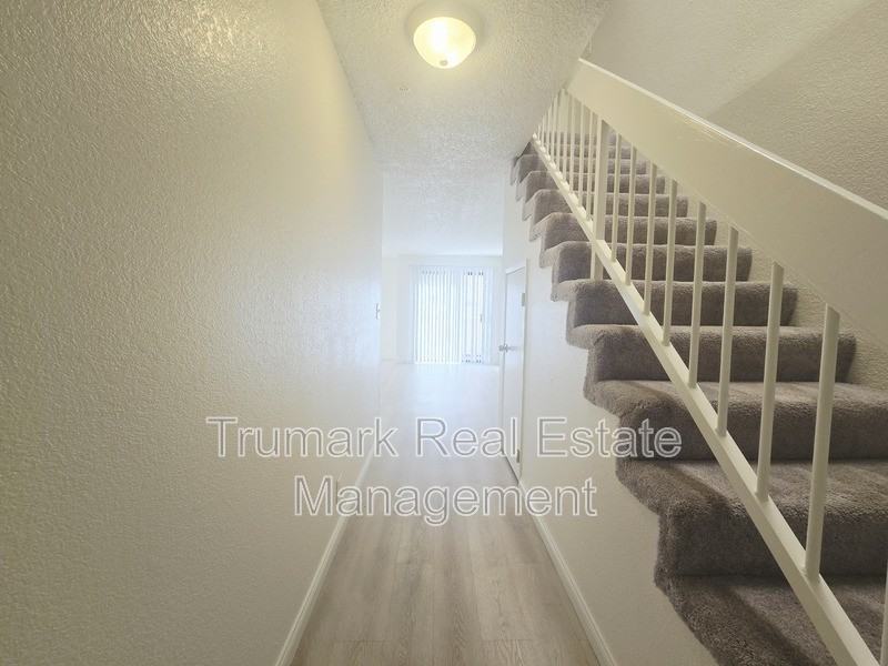 2923 Montrose Ave #105 - Photo 5 of 16