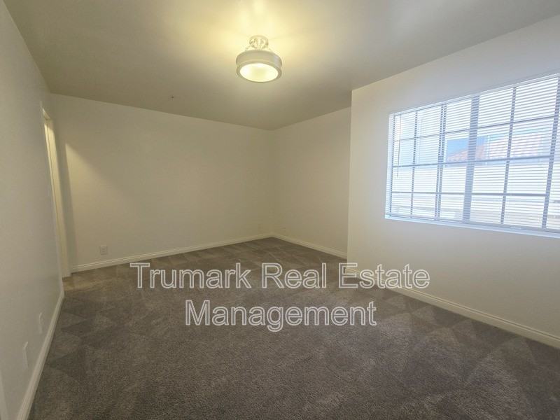 2923 Montrose Ave #105 - Photo 6 of 16