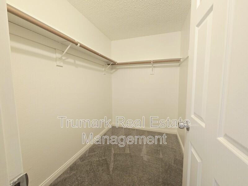 2923 Montrose Ave #105 - Photo 7 of 16