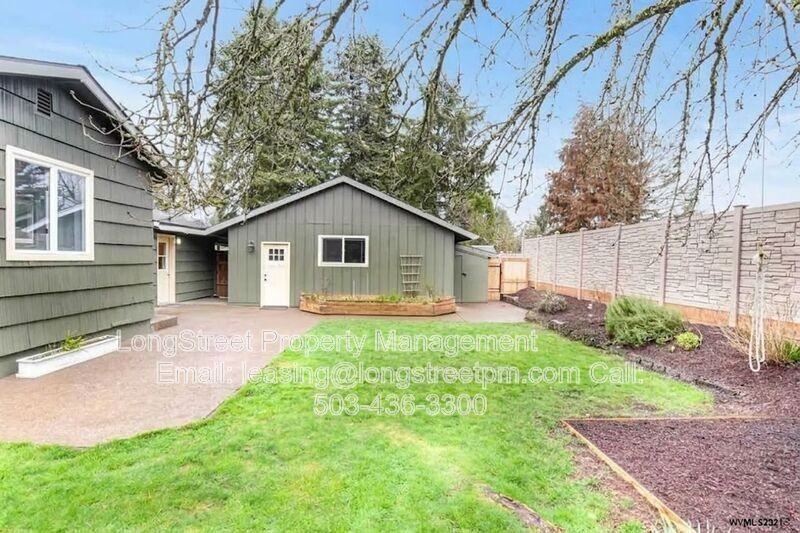 3610 Sw Oetjen Ave - Photo 5 of 25