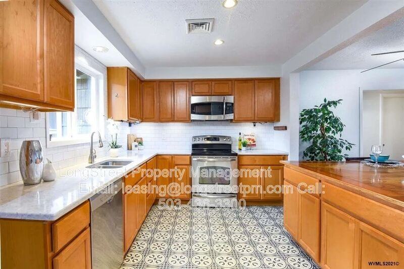 3610 Sw Oetjen Ave - Photo 6 of 25