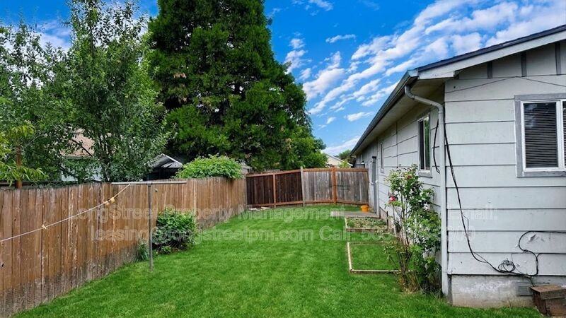 5240 Sw Hillview Ave - Photo 2 of 13