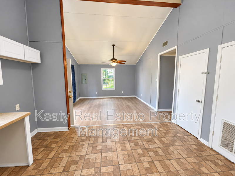 101 Sternberg Dr - Photo 2 of 12
