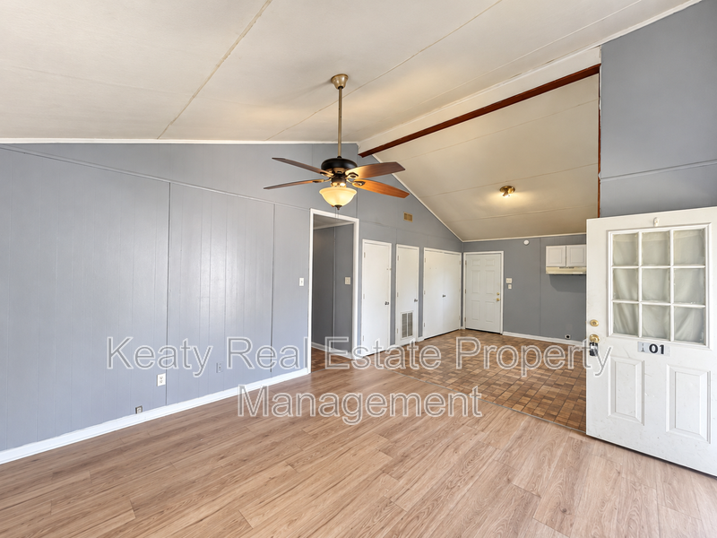 101 Sternberg Dr - Photo 3 of 12