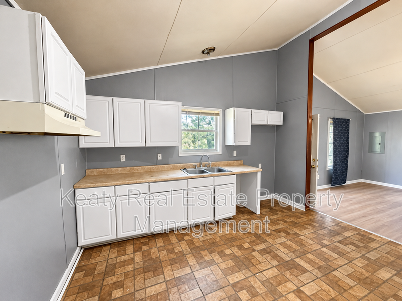 101 Sternberg Dr - Photo 5 of 12